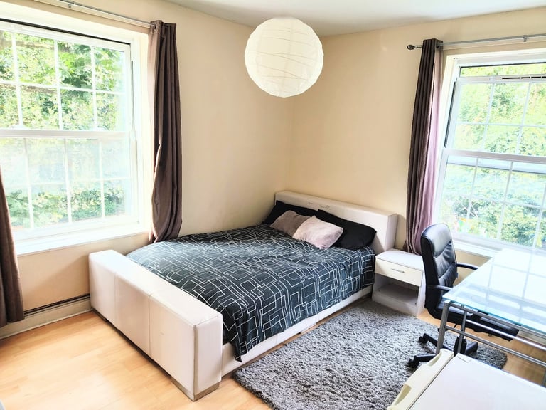 Bright, Airy, Extra Large Double Rooms
