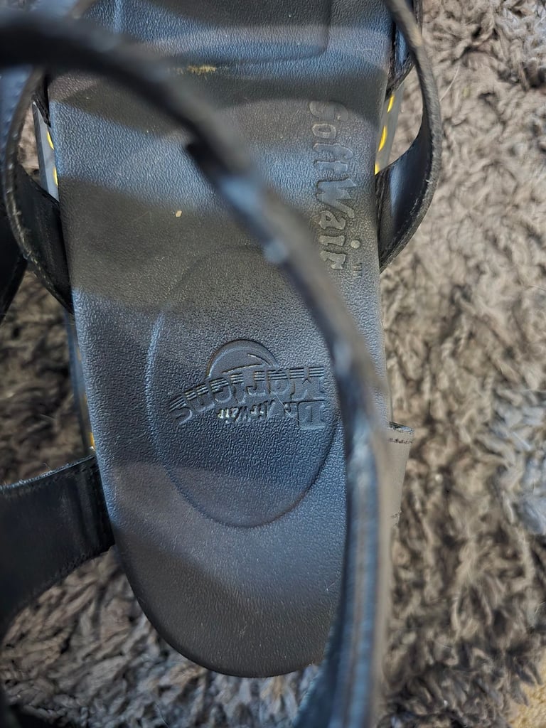 Dr marten sandals