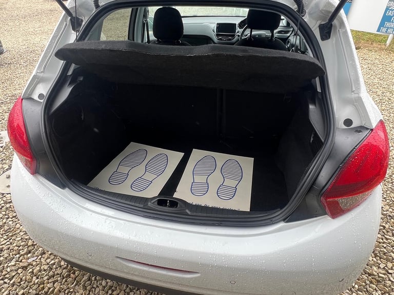 PEUGEOT 208 1.2 PureTech Tech Edition White Manual Petrol 2019