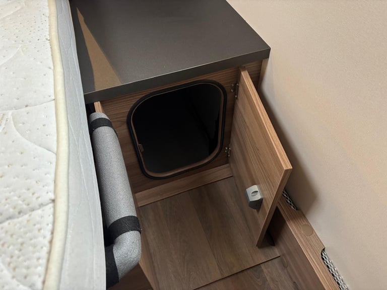 SWIFT BESSACARR HI-STYLE 599 MOTORHOME Alde, Auto Satellite, Tower Fridge, 