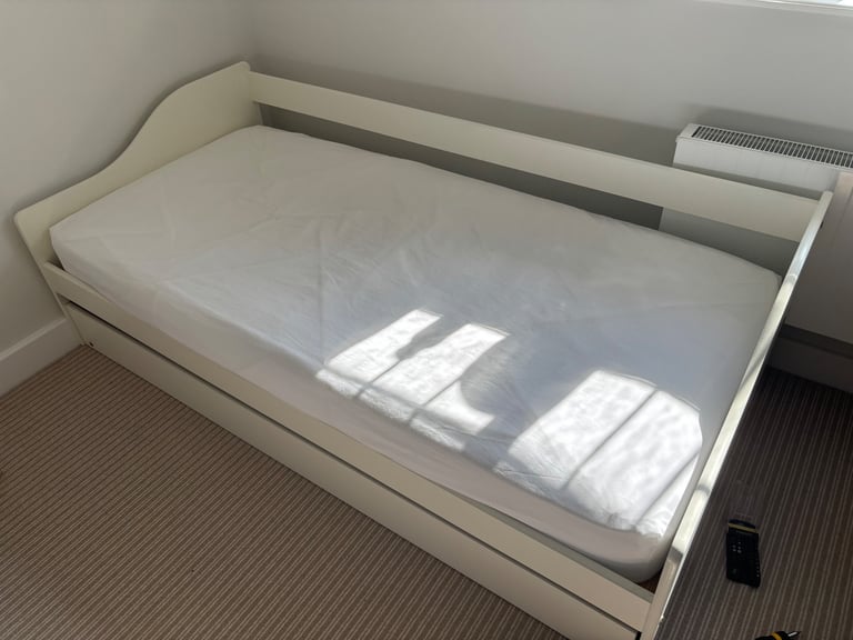 Julian Bowen Alba Day Bed - never used
