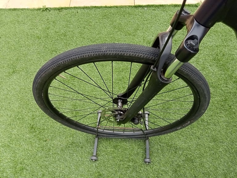 Trek Dual Sport Hybrid Mountain Bike.