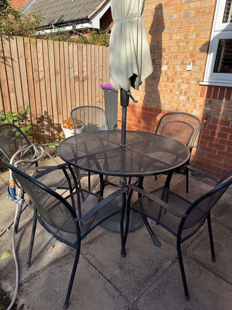 Garden Table & 5 Chairs 
