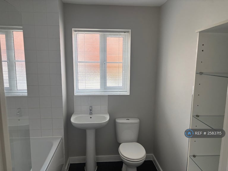 2 bedroom flat in Burrows Crescent, Chipping Norton, OX7 (2 bed) (#2583715)