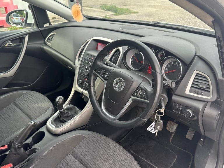 2014 Vauxhall Astra 1.6 CDTi 16V ecoFLEX Excite 5dr HATCHBACK Diesel Manual