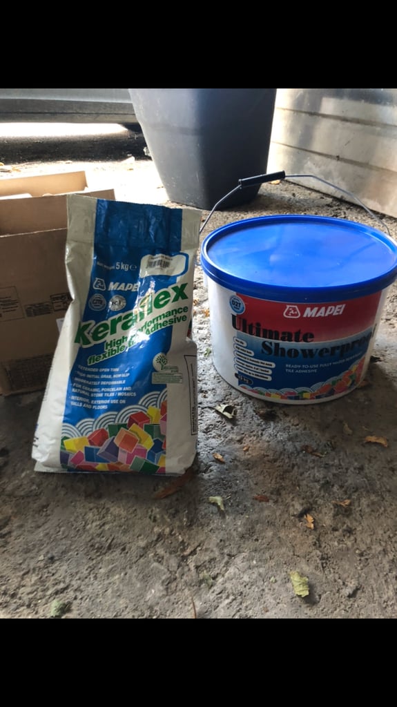 White gloss wall tiles