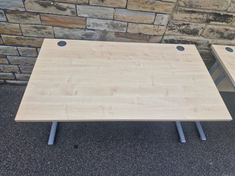 Cantilever office desks 1400 x 800 (4 available)