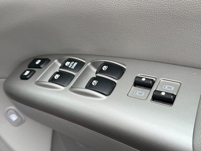 2011 Kia Sedona 2.2 CRDi 2 MPV 5dr Diesel Automatic (199 g/km, 192 bhp) ++ DUAL CLIMATE CON MPV D...