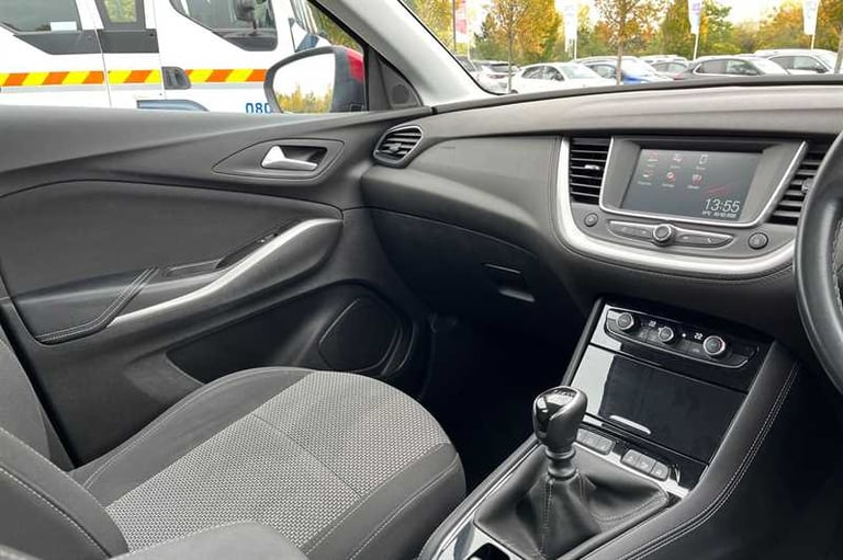 2019 Vauxhall Grandland X 1.2 Turbo SE 5dr HATCHBACK PETROL Manual