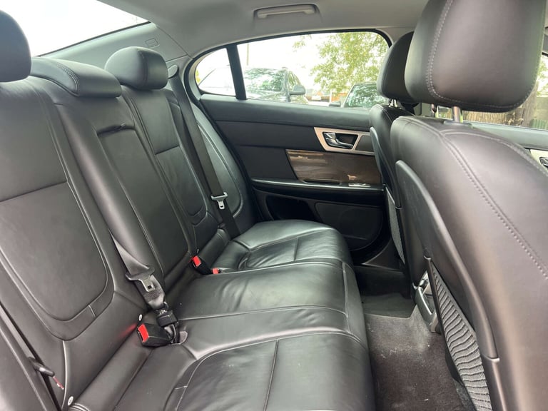 2013 Jaguar XF 2.2 XF Premium Luxury D Auto 4dr Saloon Diesel Automatic