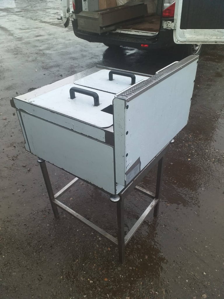Catering equipment commercial gas & electric Tabletop fryers restaurant trailer burger van items