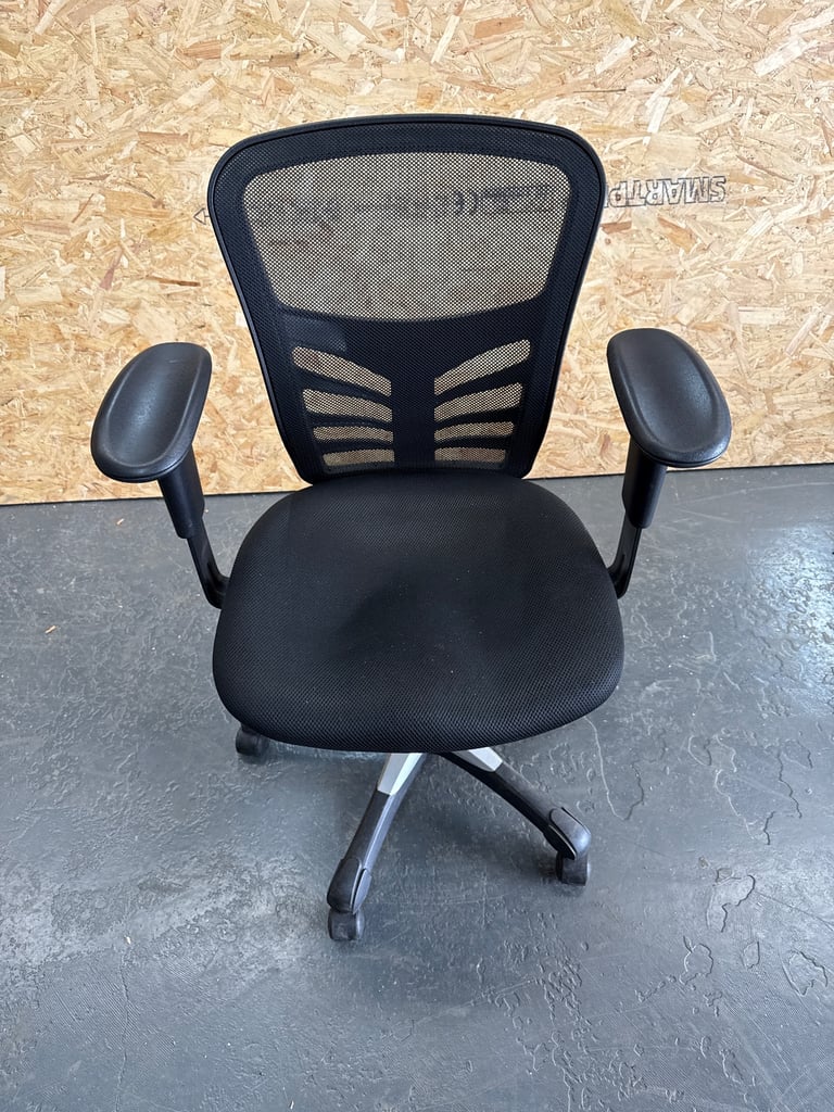 Office furniture clearance (2nd hand)