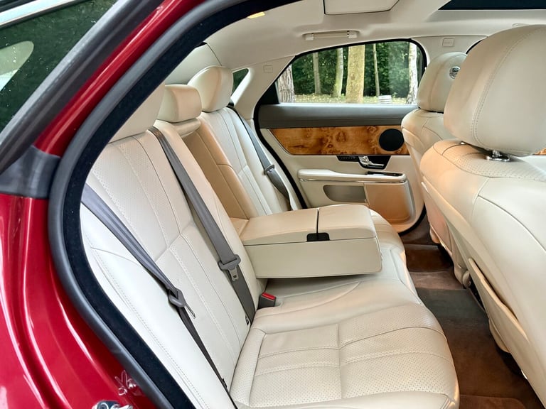 2010 Jaguar XJ 3.0d V6 Premium Luxury 4dr Auto SALOON DIESEL Automatic