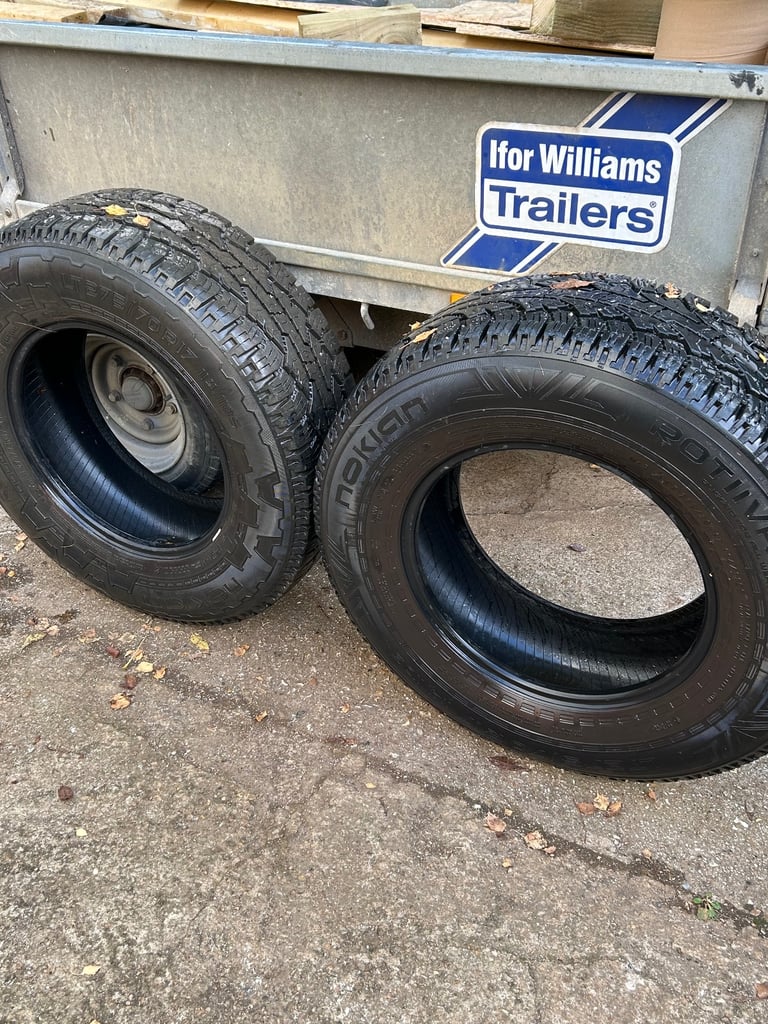 Nokian 275 / 70 / 17 tyres