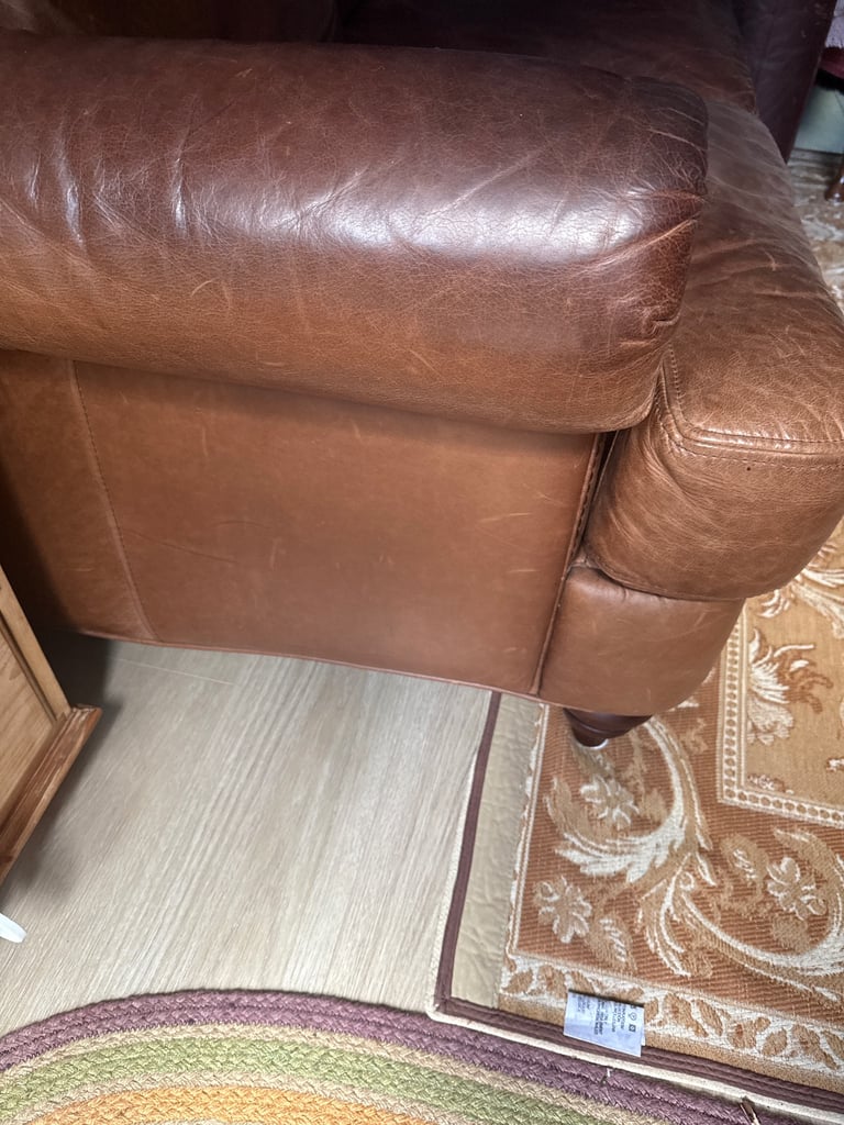 2seater leather sofa vgc  in brown 