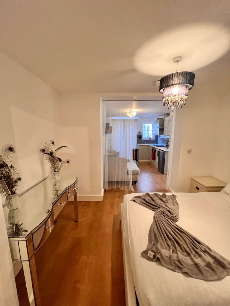 Lovely Large Studio Hove £1000 Short / Long Term 