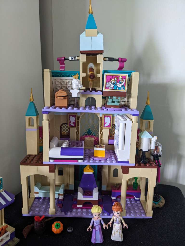 LEGO Disney Frozen II - Arendelle Castle Village (41167)