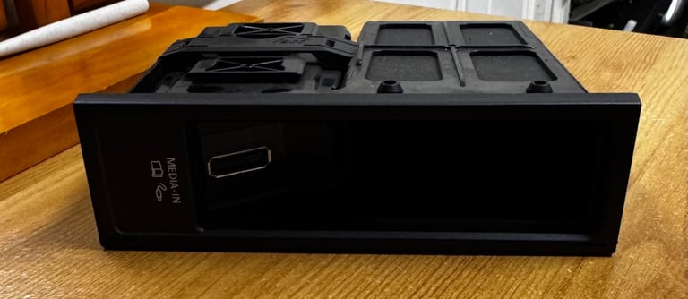 VW Media Unit, SD Card with USB Interface. 3C8035195G/5NO 035 341F