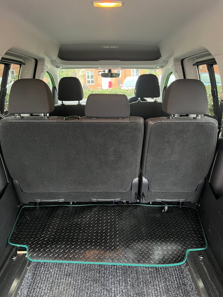 VW Caddy Maxi Life second row seats