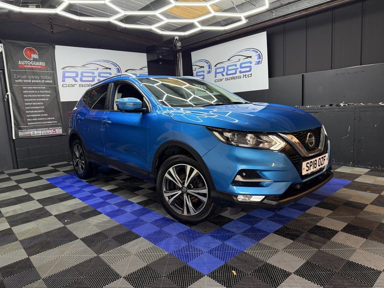 2018 Nissan Qashqai 1.3 DiG-T N-Connecta 5dr [Glass Roof Pack] HATCHBACK Petrol Manual