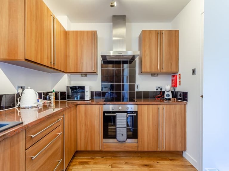 Large double room Inverness city centre, no bills 