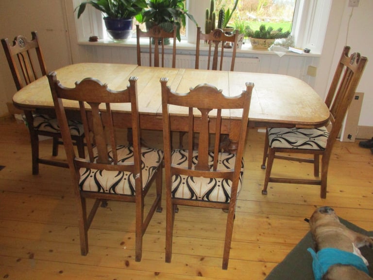 LARGE OLD OAK EXTENDABLE TABLE & 6 DINING CHAIRS