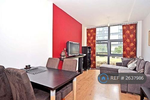 2 bedroom flat in Manilla Street, London, E14 (2 bed) (#2637986)