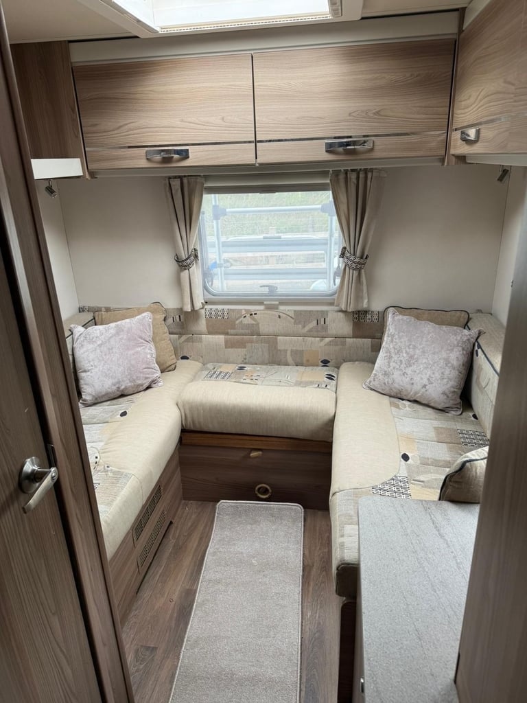 2016 - Swift Lifestyle 686 - 2.3ltr - apx 70k - 6 Berth / 6 Belts 