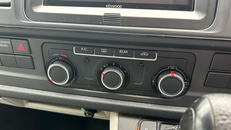 2018 Volkswagen Transporter T32 Swb Diesel 2.0 BiTDI BMT 199 Startline Window Van DSG Window Van ...