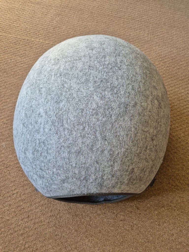 The Olso Pod - cat cave - cat bed - zip off top - used but in great condition