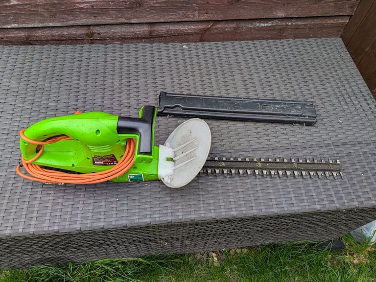 Hedge trimmer 