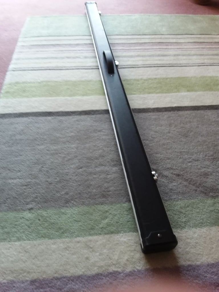 Snooker cue - 1 piece ash - cue extender - mini butt and 2 x 1 piece black alluminium clasp case