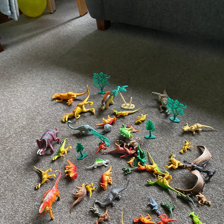 Kids toy dinosaurs - large selection of large and small figures 