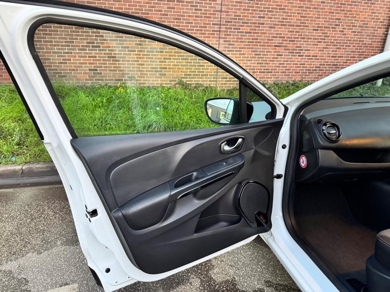 2015 Renault Clio 1.5 dCi Dynamique S Nav Auto Euro 6 5dr HATCHBACK Diesel Automatic