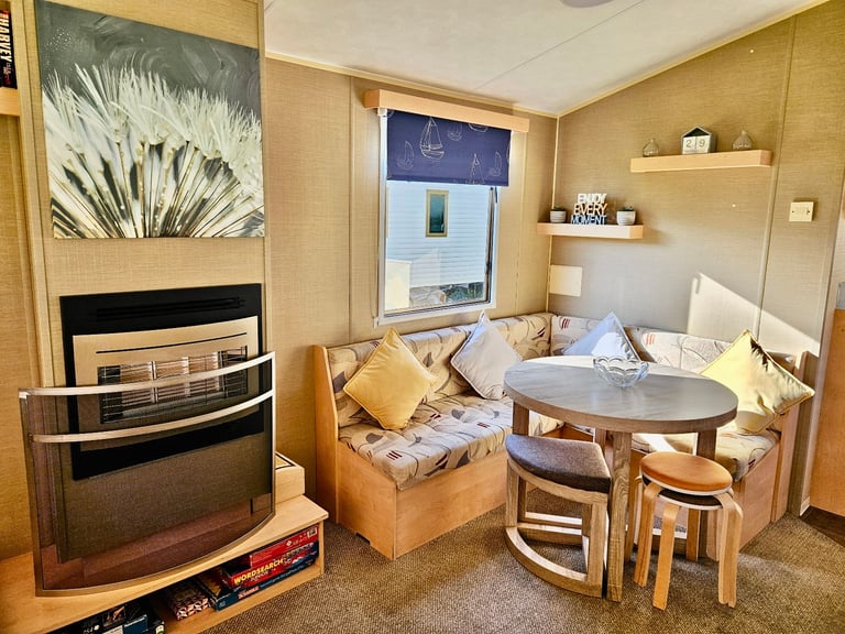 Cheap static caravan for sale at Whitecliff Bay, Isle of Wight PO35 5PL Beach access
