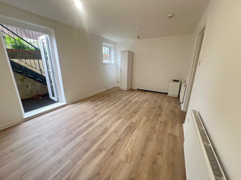 Brand New, Luxury, 1 Bed Garden Flat, 20 Mins To Central London 