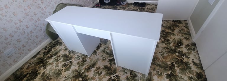 7 Dressing table