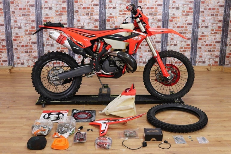 2022 MODEL BETA RR 2T 300 (21 PLATE) - ONLY 3,835 MILES (78 HOURS) - 1 OWNER