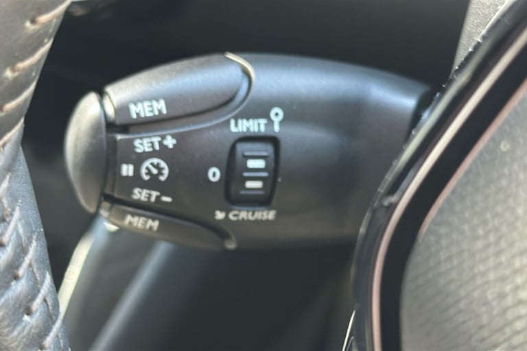  Peugeot 208 1.2 Puretech Allure Premium Hatchback 5dr Petrol Manual Euro 6 s/s