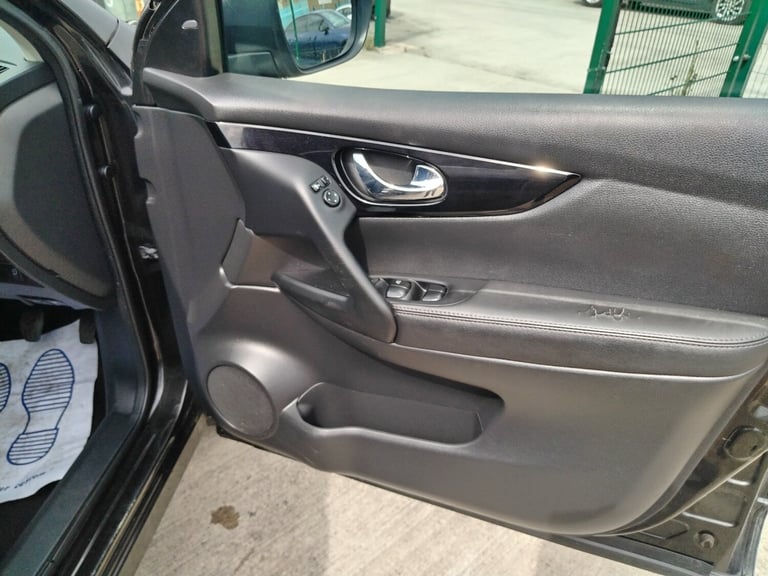 2015 Nissan Qashqai 1.6 dCi Tekna 5dr HATCHBACK Diesel Manual