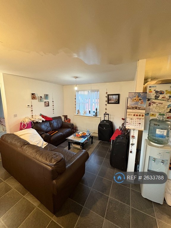 2 bedroom flat in Snape Close, Hamilton, Leicester, LE5 (2 bed) (#2633788)