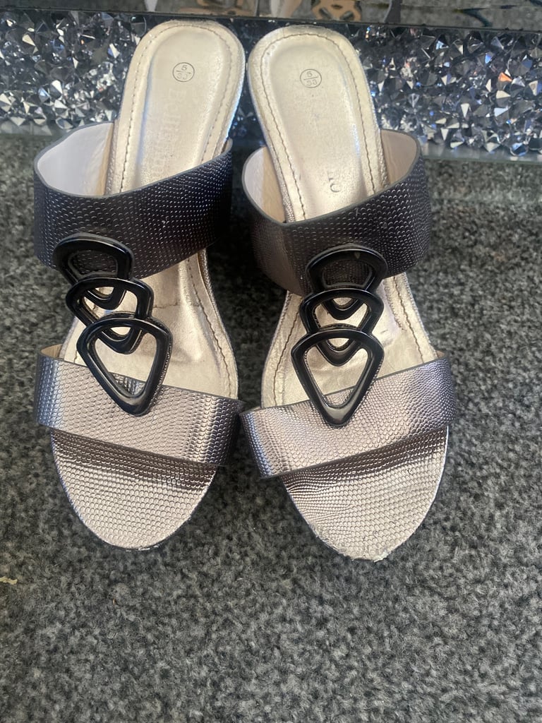 image for Ladies Wedge Sandals Size 5 