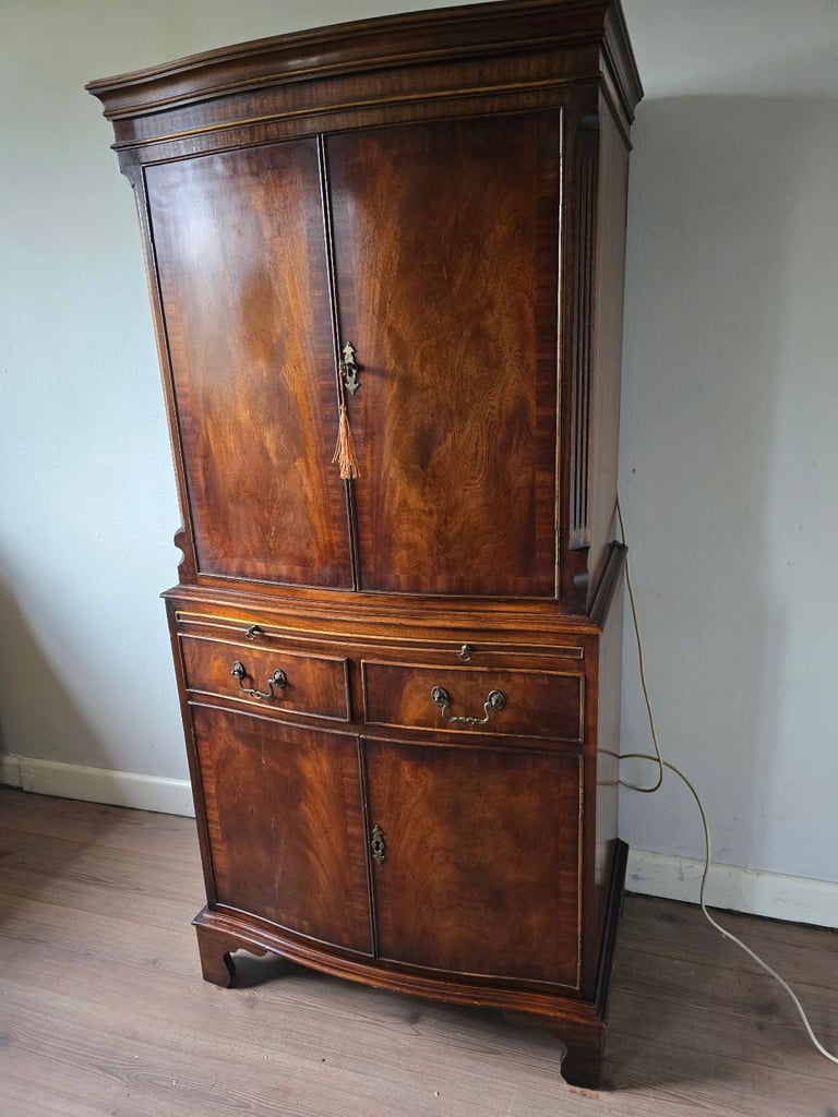 VINTAGE Burr Walnut Purpose Built Cocktail Drinks Cabinet -Possible Local Delivery