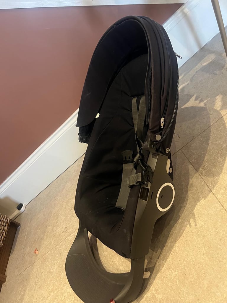  stokke transport system complete with carrycot and adjustable stroller seat black with spot trim