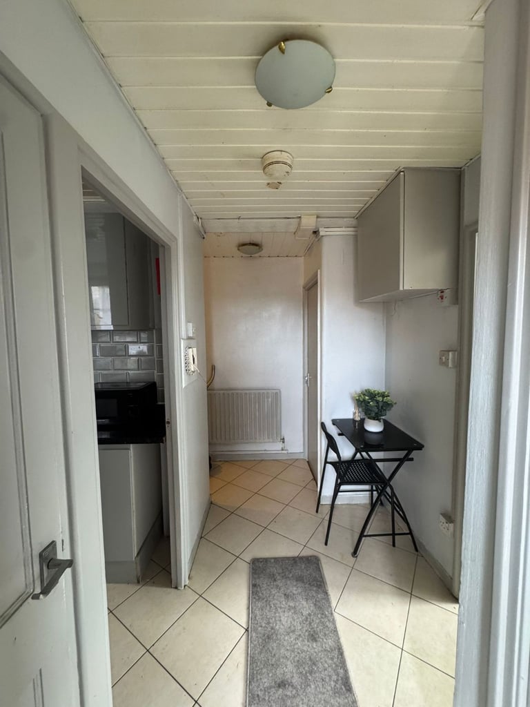 DOUBLE ROOM AVAILABLE NOW Chicksand Street, E1  –walking  minutes from station