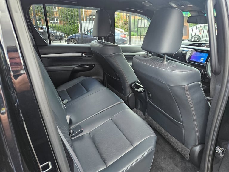 2025 Toyota Hilux INVINCIBLE X 2025 (25)  2000 miles Pick Up Diesel/Ele Automatic