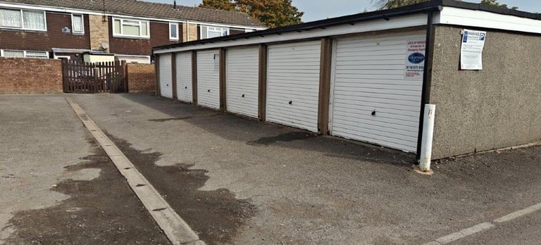 Garage/Parking/Storage to rent: Lyndhurst Avenue, Aldershot, GU11 3RW - NEW ROOFS & DOORS