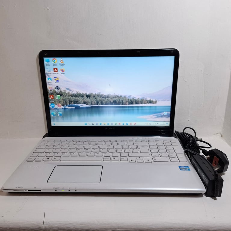 Sony Vaio SVE151J13M 15.6 Inc Intel-Core i5 CPU Win 11 Prof. with Activated 2024 Office 356 Laptop.