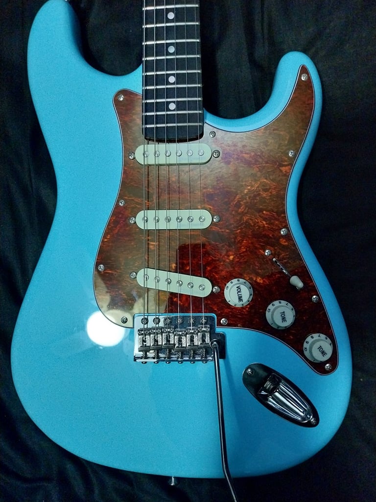 VINTAGE Coaster series full size electric guitar