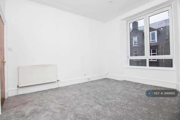 2 bedroom flat in Elmbank Road, Aberdeen, AB24 (2 bed) (#2668815)